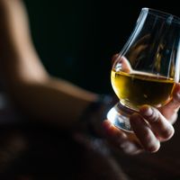 Comment bien servir son verre de whisky ?