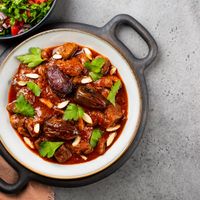 Tajine d'agneau aux dattes & ros&eacute; C&ocirc;tes de Provence