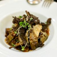 Oie r&ocirc;tie &agrave; la truffe & Pomerol
