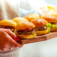 Beaujolais Nouveau : idée apéro pour le jour J - Mini-burgers maison