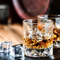 Boit-on le whisky avec ou sans glaçons ?