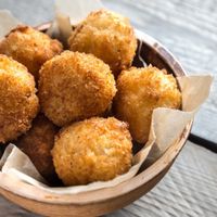 Beaujolais Nouveau : idée apéro pour le Jour J - Arancini au fromage